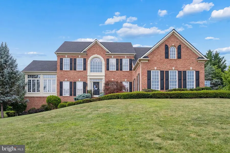 9808 Pembroke Dr, Hagerstown, MD 21740 - #2