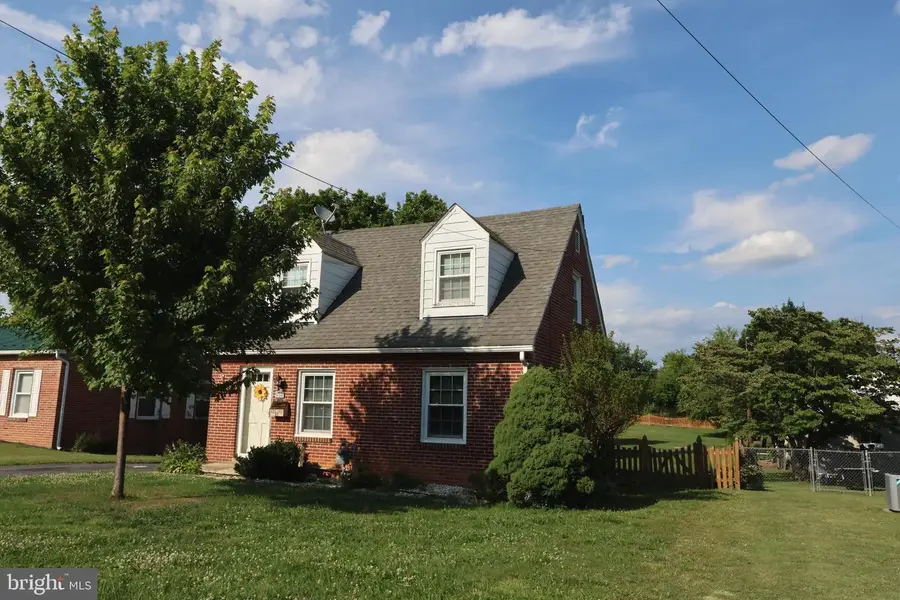 824 Armstrong Ave, Hagerstown, MD 21740 - #2