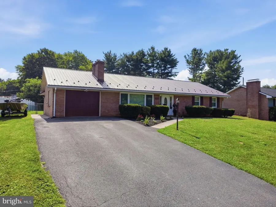 10535 Peachtree Ln, Williamsport, MD 21795 - #2