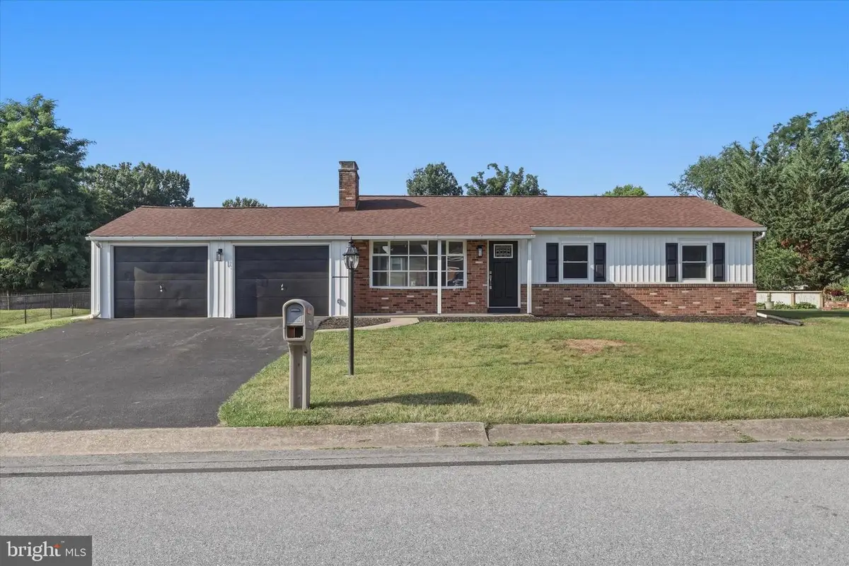 17519 Stone Valley Dr, Hagerstown, MD 21740 - #1