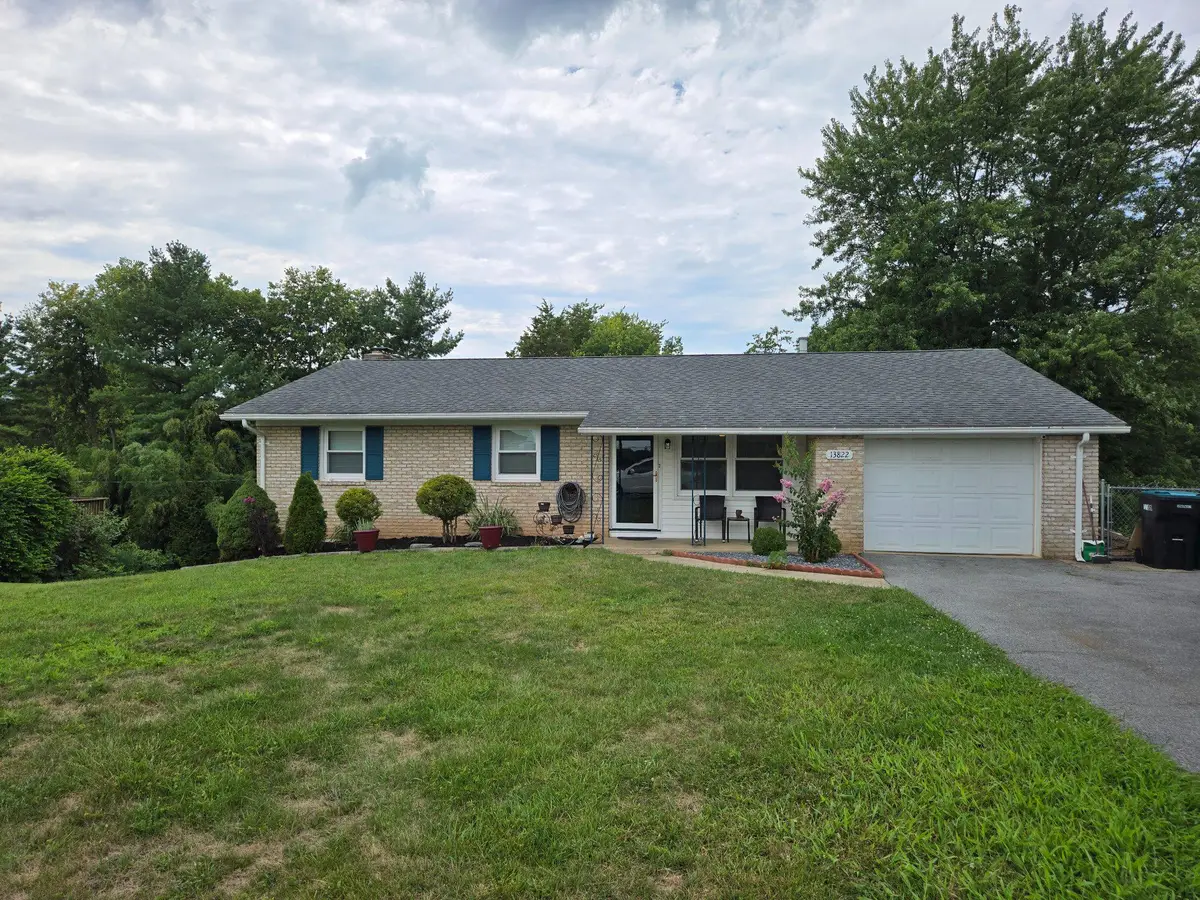 13822 Northcrest Rd, Hagerstown, MD 21742 - #1