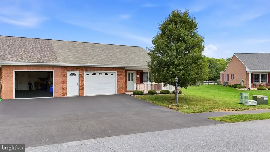 341 Winding Oak Dr, Hagerstown, MD 21740 - #2