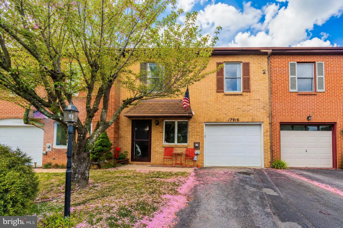 17916 Clubhouse Dr, Hagerstown, MD 21740 - #1