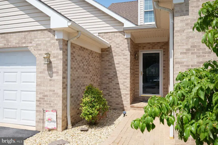 18710 Dover Dr, Hagerstown, MD 21742 - #2