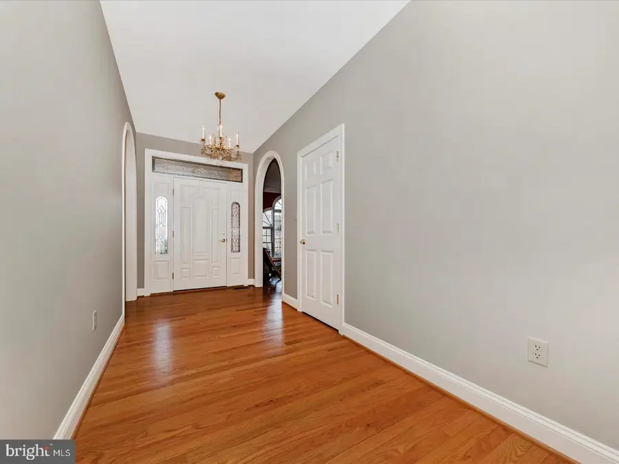 19131 Red Maple Dr, Hagerstown, MD 21742 - #2