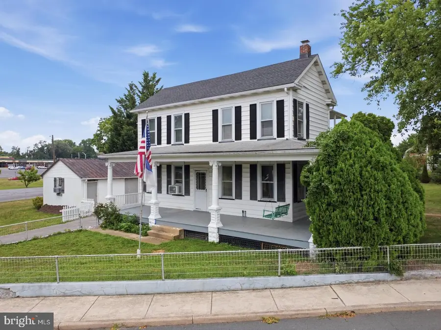 1043 Spruce St, Hagerstown, MD 21740 - #3