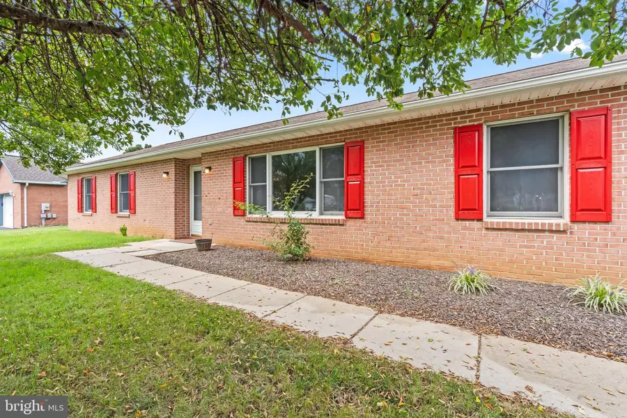 1213 S Pointe Dr, Hagerstown, MD 21740 - #2