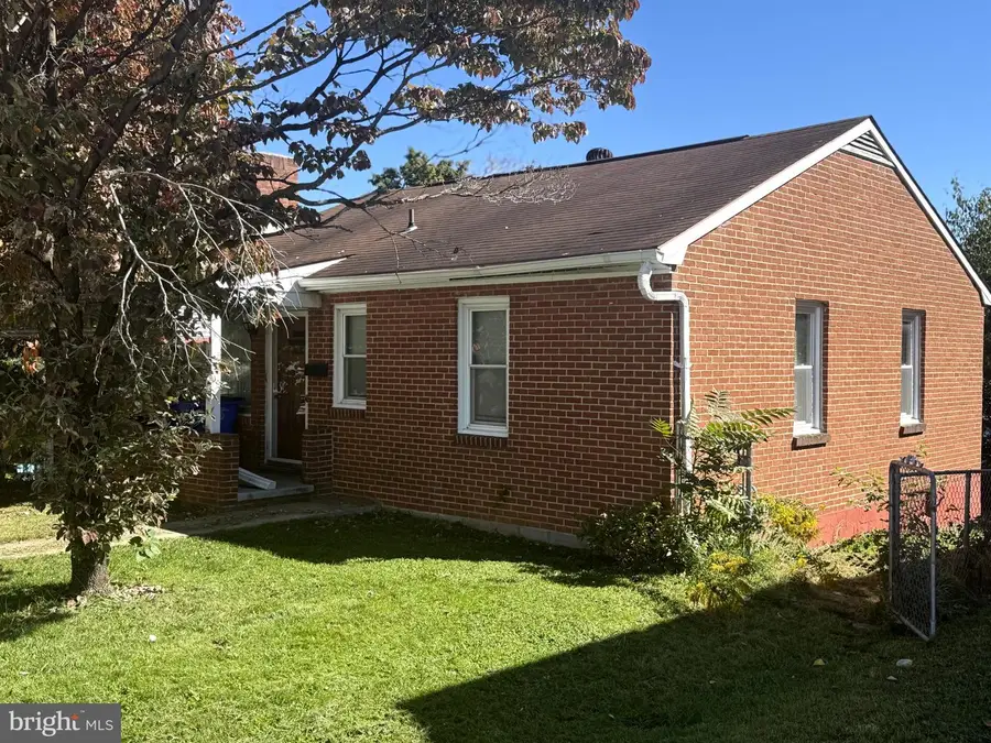 122 N Mont Valla Ave, Hagerstown, MD 21740 - #2