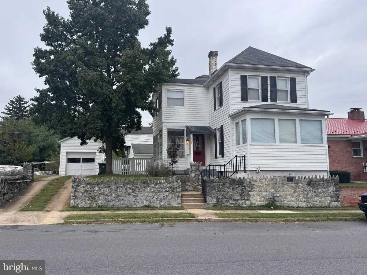 711 Chestnut St, Hagerstown, MD 21740 - #1