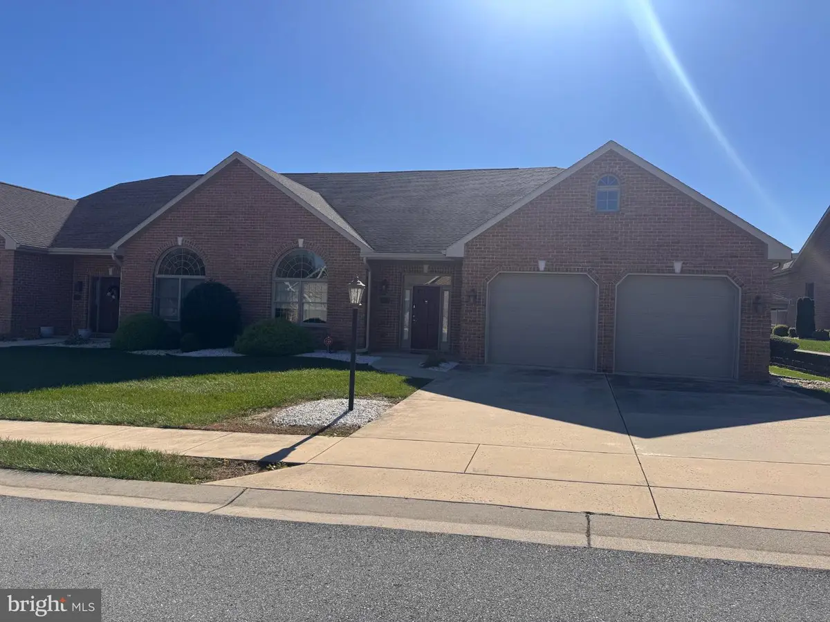 19419 Moonstone Dr, Hagerstown, MD 21742 - #1