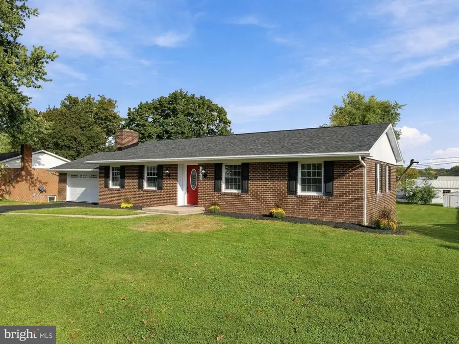 13545 Paradise Dr, Hagerstown, MD 21742 - #2
