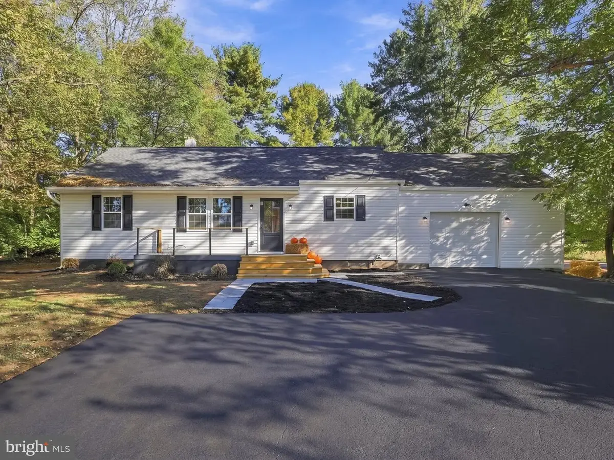 19658 Longmeadow Rd, Hagerstown, MD 21742 - #1