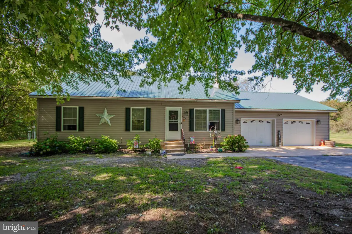 404 S Memorial Dr, Delmar, MD 21875 - #1