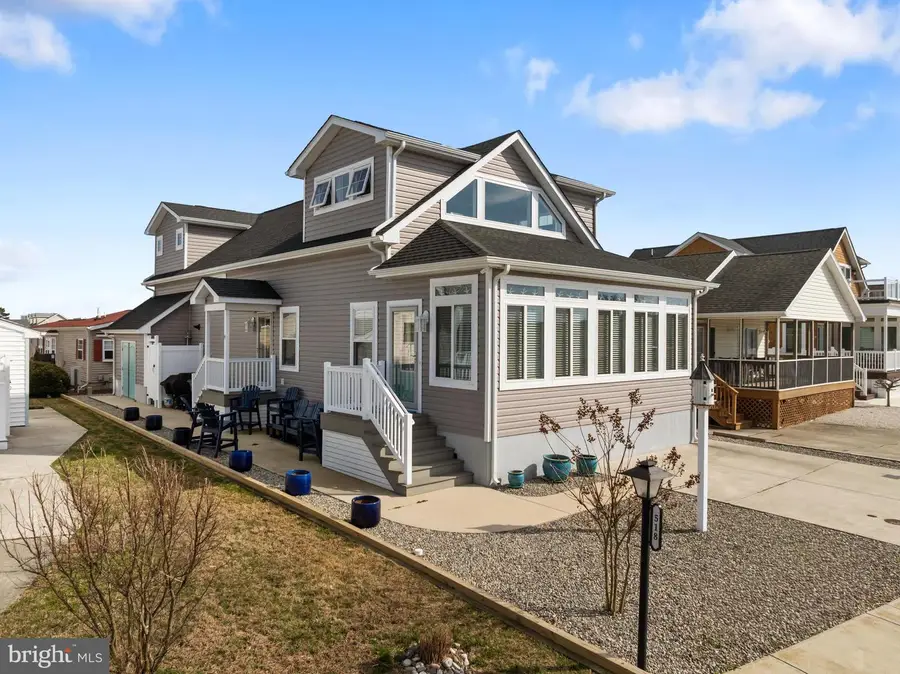 518 Harbour Dr, Ocean City, MD 21842 - #2