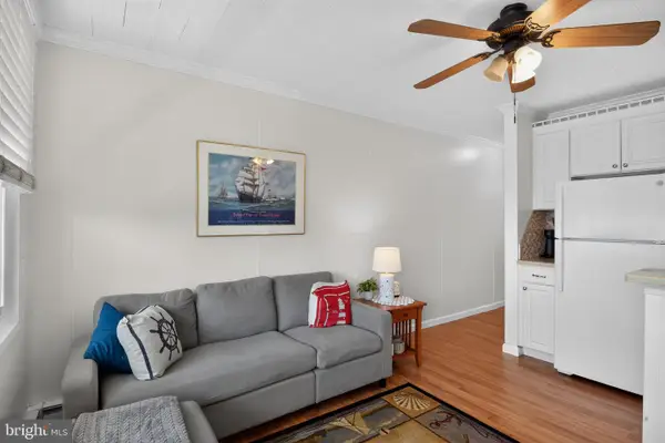 12 122nd St #3b, OCEAN CITY, MD 21842