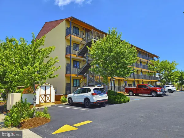 203 33rd St #301, OCEAN CITY, MD 21842
