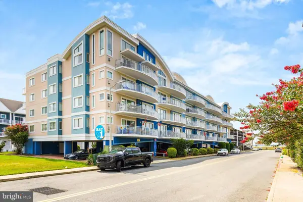 111 76th St #102, OCEAN CITY, MD 21842