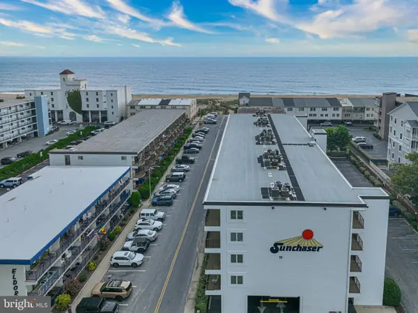11 36th St #402, OCEAN CITY, MD 21842