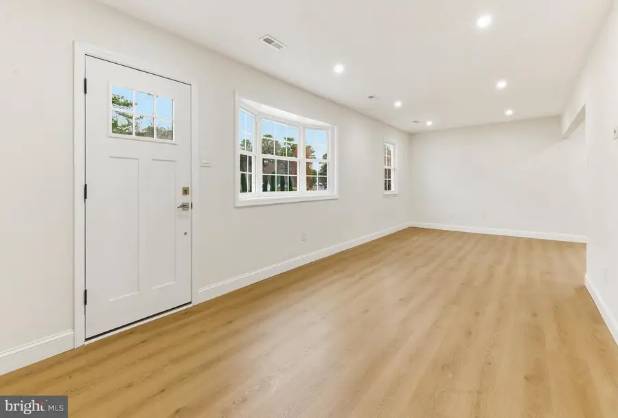 114 S River Dr S, Williamstown, NJ 08094 - Image #2