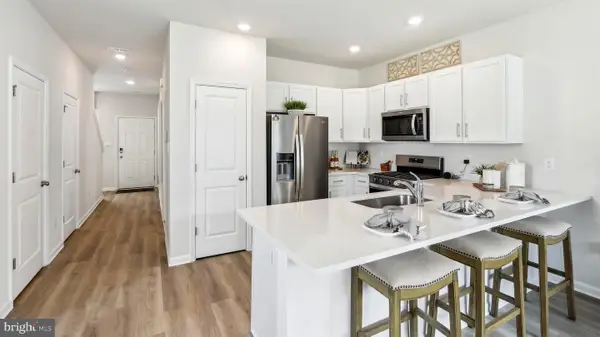 157 Corolla Dr, EGG HARBOR TOWNSHIP, NJ 08234