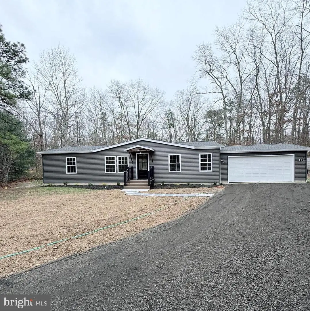 1352 White Oak Cir, Egg Harbor City, NJ 08215 - Image #1