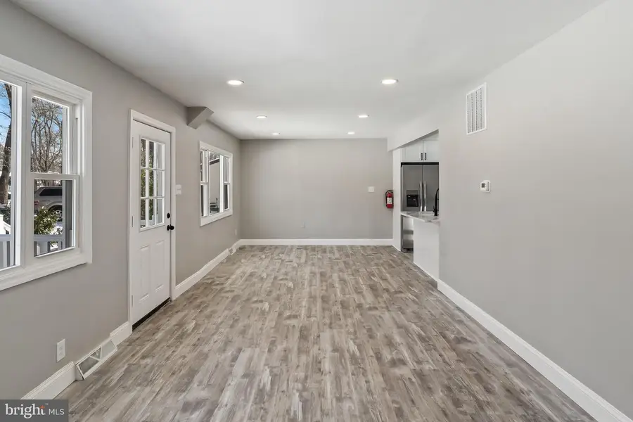 105 Cloverdale Ln, Williamstown, NJ 08094 - Image #3