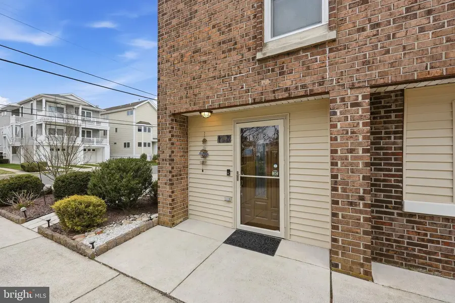 28 N Washington Ave #b, Margate City, NJ 08402 - #3