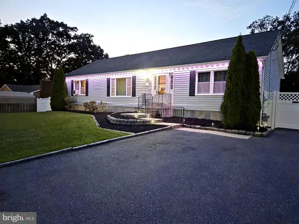 208 W Arctic Ave, MINOTOLA, NJ 08341