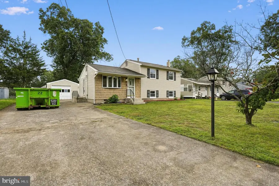 402 Woodlawn Ave, Williamstown, NJ 08094 - #3