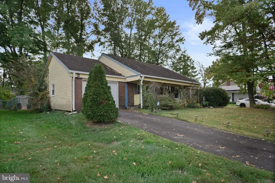 29 Executive Ln, Willingboro, NJ 08046 - Image #2