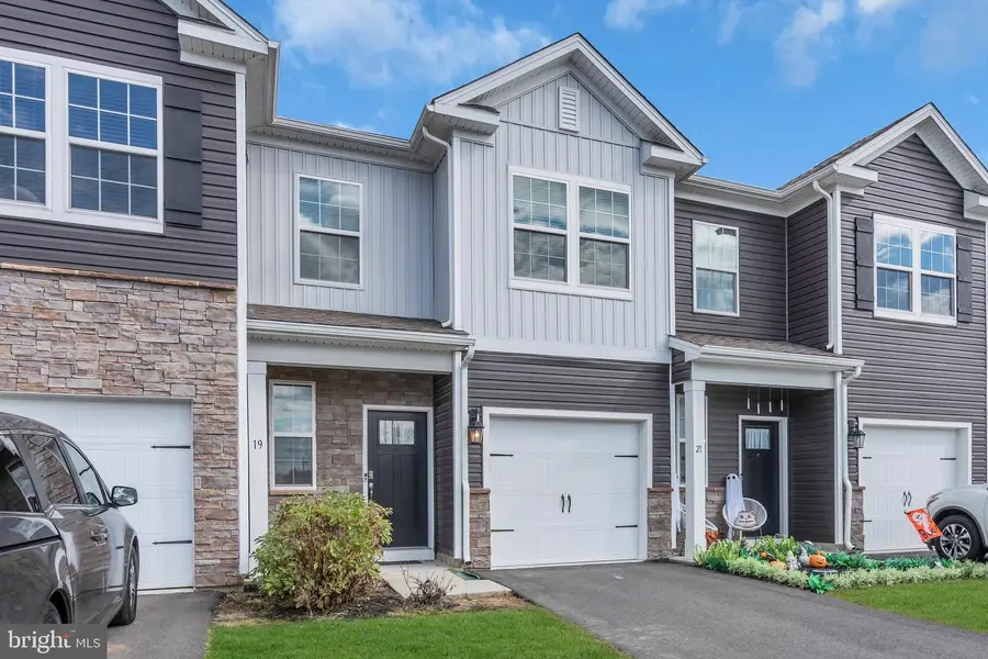 19 Katherine Dr, Burlington, NJ 08016 - Image #2