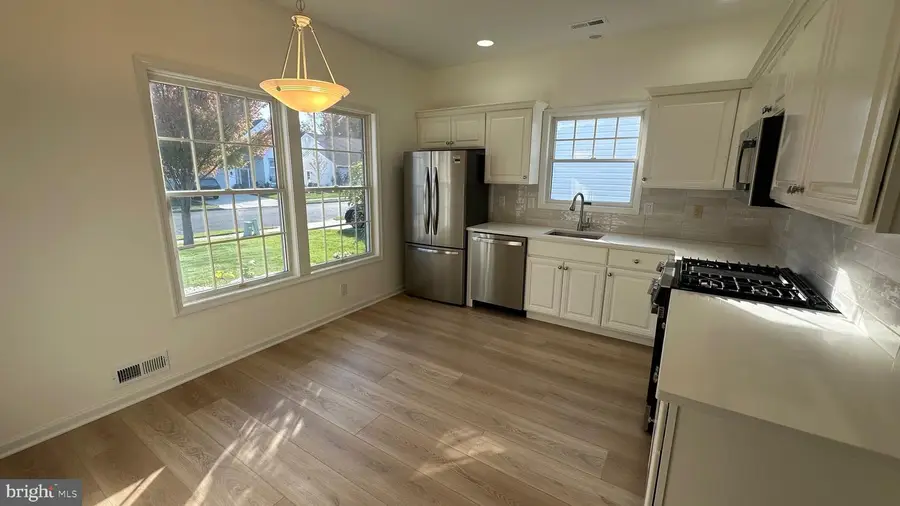 211 Wagon Wheel Ln, Columbus, NJ 08022 - Image #2