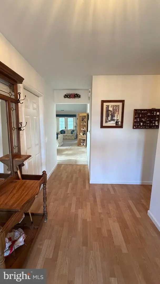 19 Fernwood Ct, Columbus, NJ 08022 - Image #3