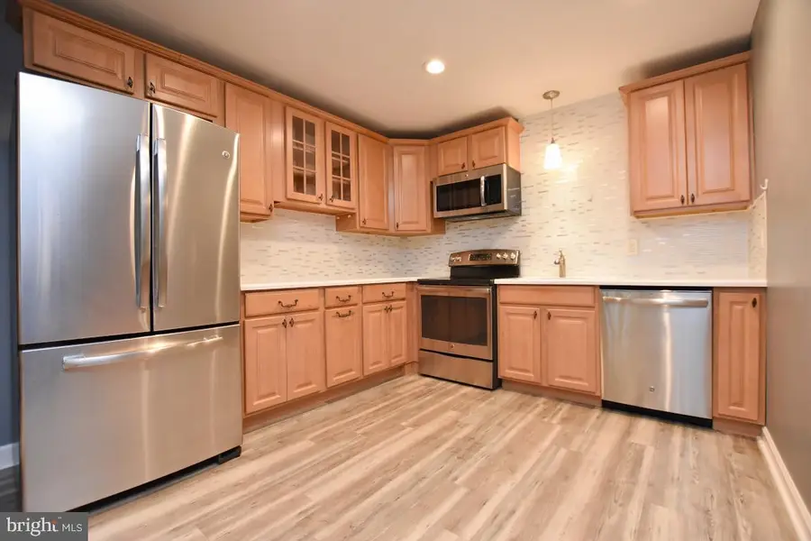 302 Garnet Dr, Burlington, NJ 08016 - Image #2