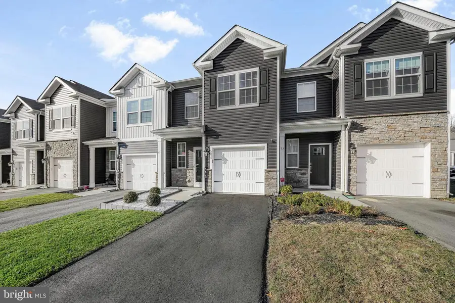 69 Peregrine Way, Burlington, NJ 08016 - Image #2