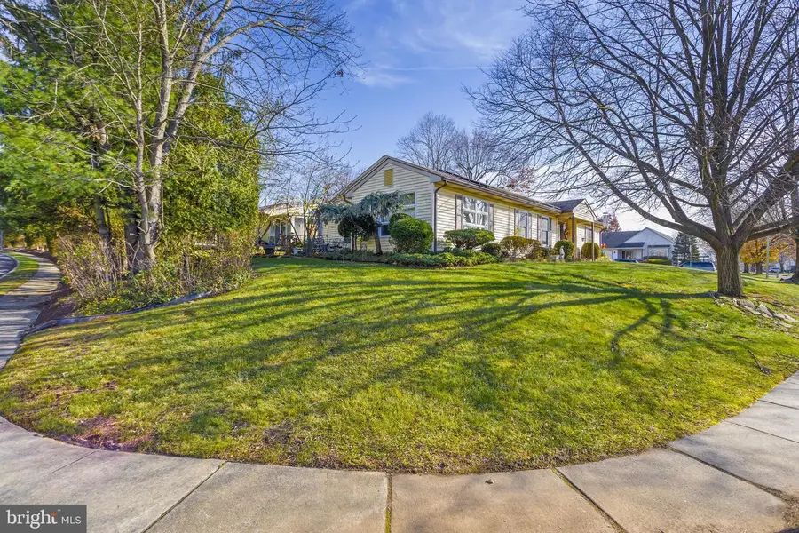 102 Carriage Hill Ct, Columbus, NJ 08022 - Image #3