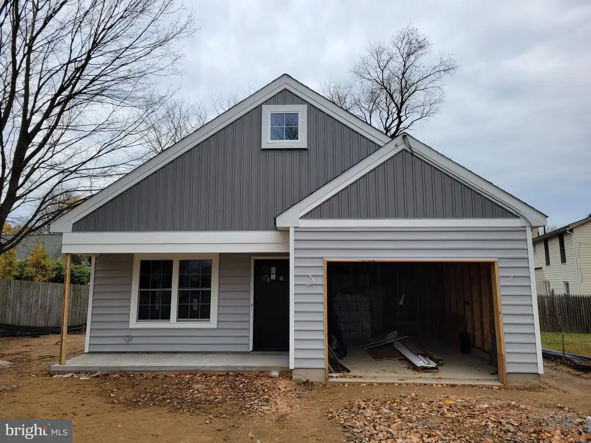 48 Pine St, Beverly, NJ 08010 - Image #1