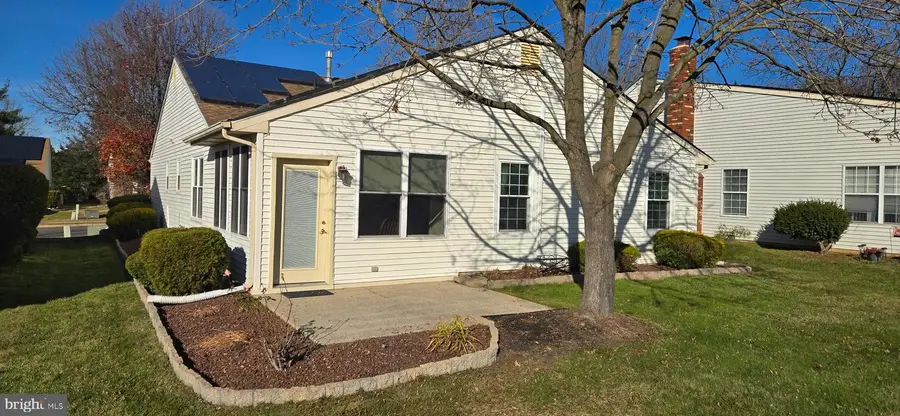 117 Carriage Hill Ct, Columbus, NJ 08022 - Image #2