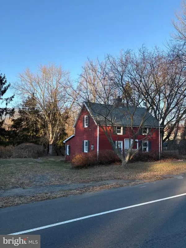 697 Monmouth Rd, CHESTERFIELD, NJ 08060