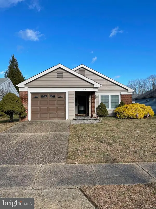 44 New Castle Dr, SOUTHAMPTON, NJ 08088