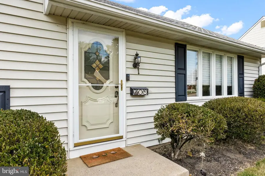 225 Sharrow Vale Rd, Delran, NJ 08075 - Image #2