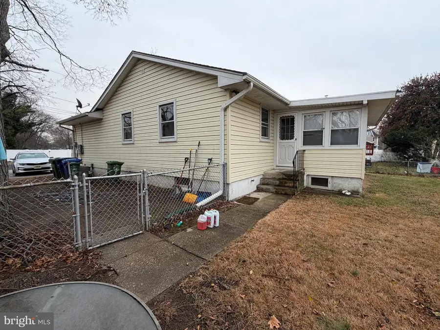 221 W 3rd St, Palmyra, NJ 08065 - Image #2
