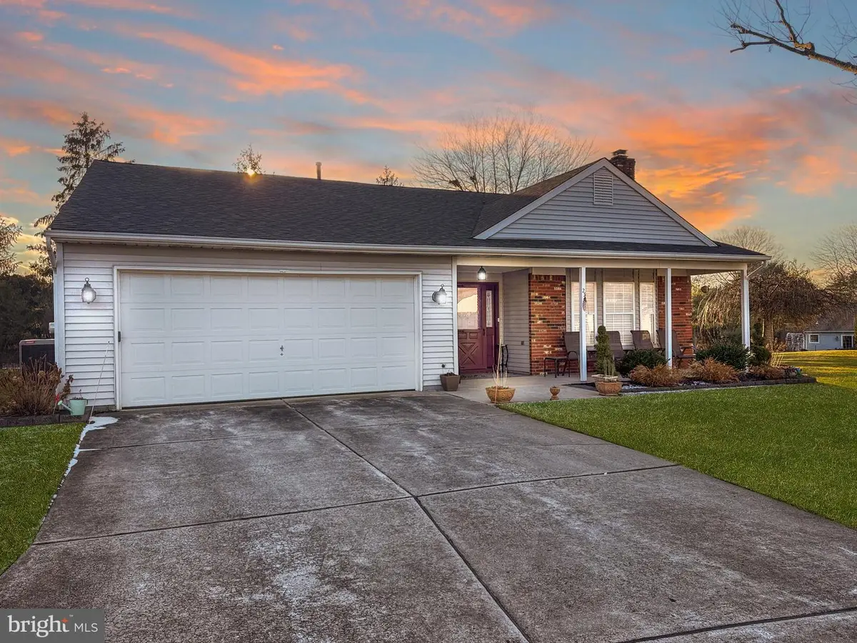 23 Fernwood Ct, Columbus, NJ 08022 - Image #1