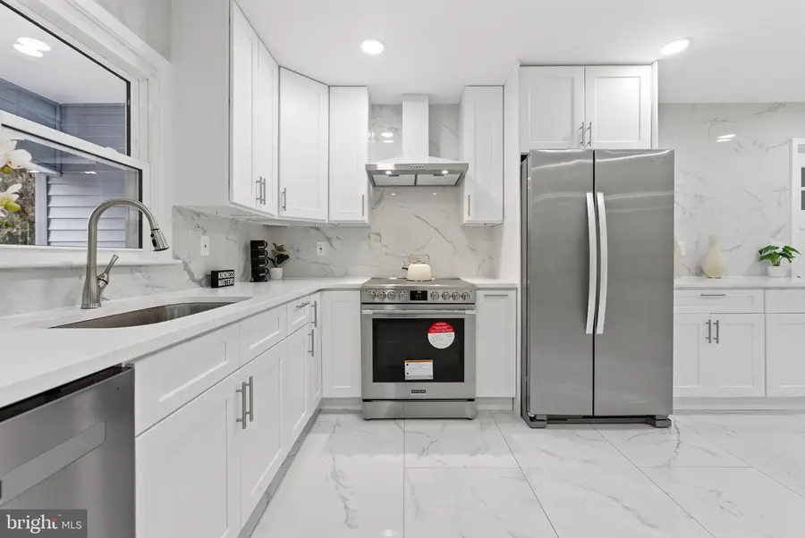 2 Buckingham Dr, Willingboro, NJ 08046 - Image #2