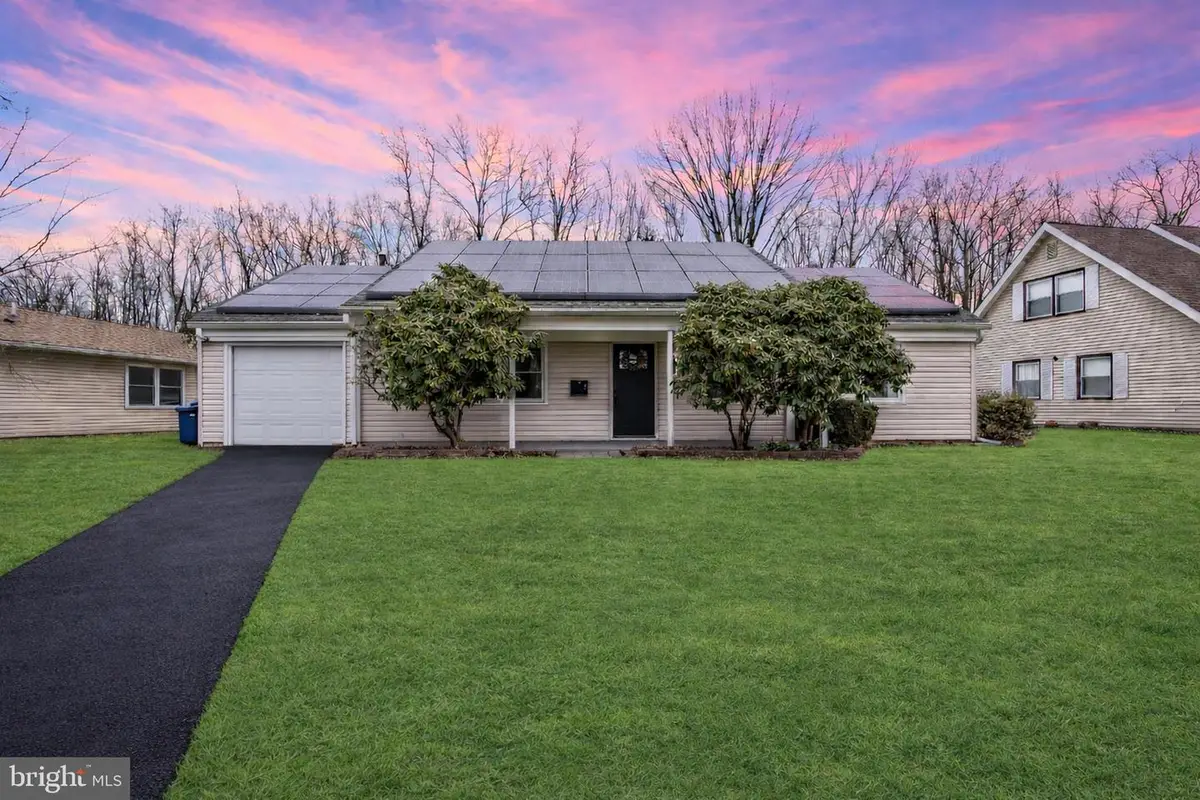 142 Eastbrook Ln, Willingboro, NJ 08046 - Image #1