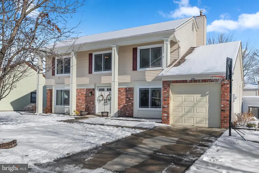 206 Meadow Dr, Mount Laurel, NJ 08054 - Image #2