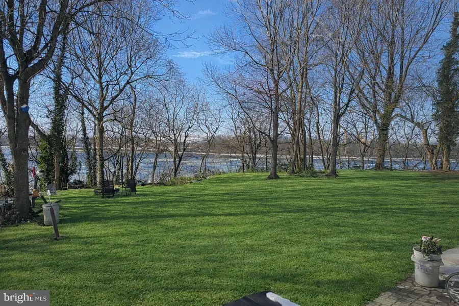 204 River Ct, Fieldsboro, NJ 08505 - Image #3