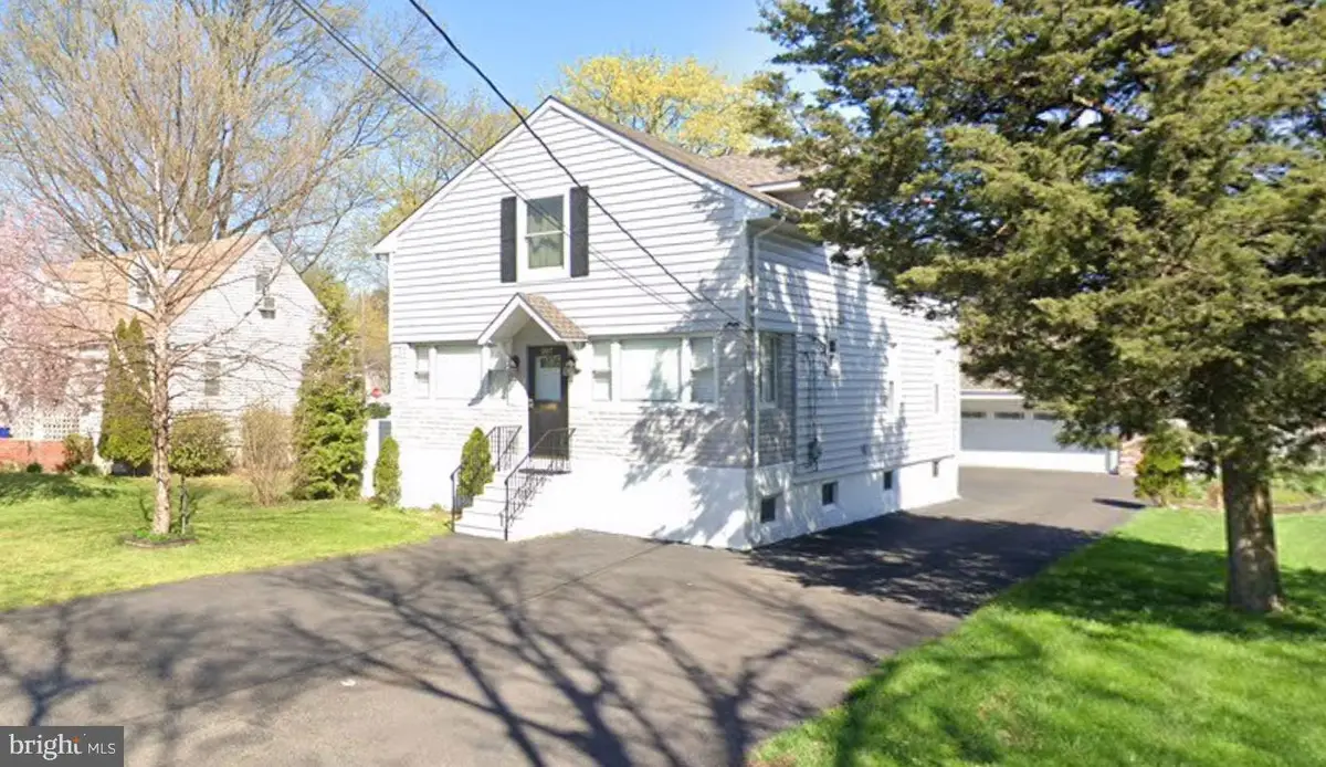 207 E Park Ave, Maple Shade, NJ 08052 - #1