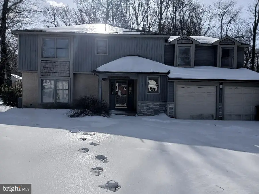 14 Greentree Dr, Burlington, NJ 08016 - #2