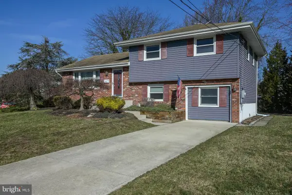 7 Walnut Dr, BURLINGTON, NJ 08016